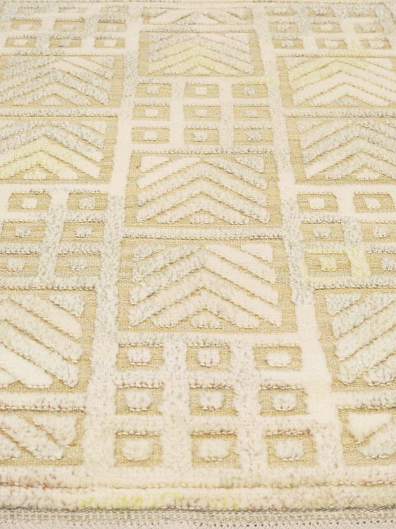 CARPET. Pile in relief. 139,5 x 81,5 cm. Signed ES at the back.