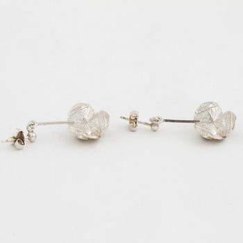 A pendant and a pair of earrings by Theresia Hvorslev, Mema, 1976.