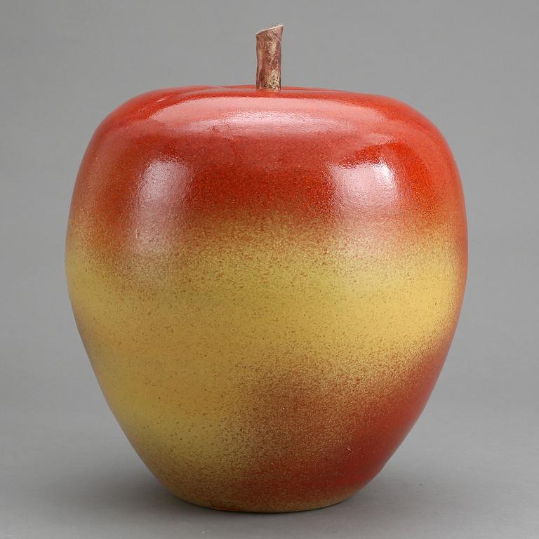 SKULPTUR, Kjell Jansson, Mora, stengods. 2000-tal. I form av äpple.