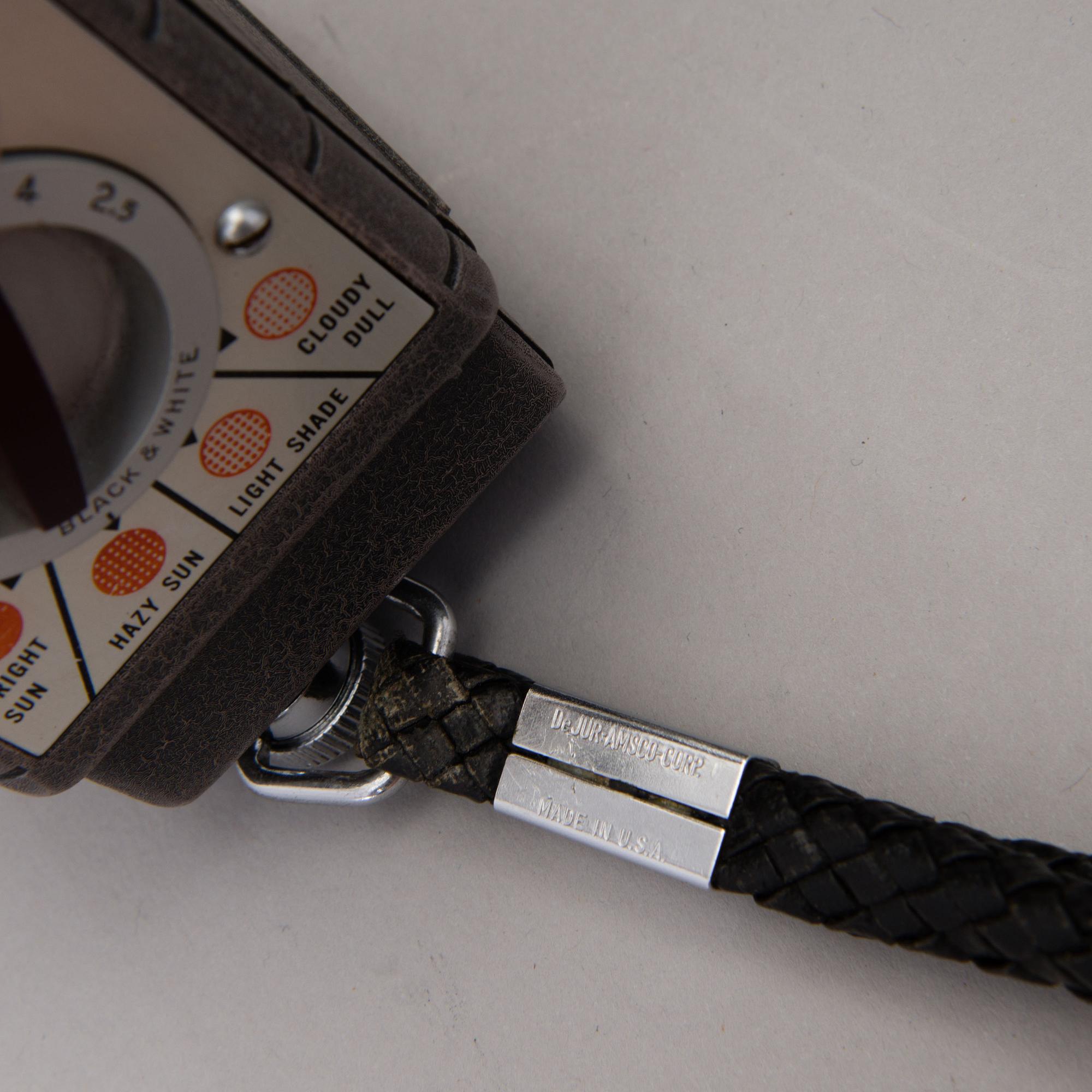 EUMIG E8 FILMPROJEKTOR OCH BELL & HOWELL TWO TWENTY  SMALFILMSKAMERA, 1950-tal.