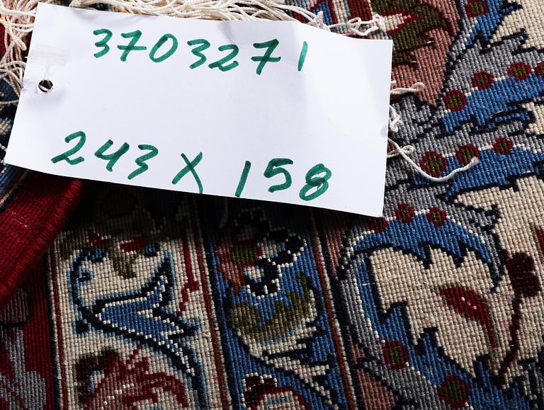 An Isfahan rug, a. 243 x 158 cm.