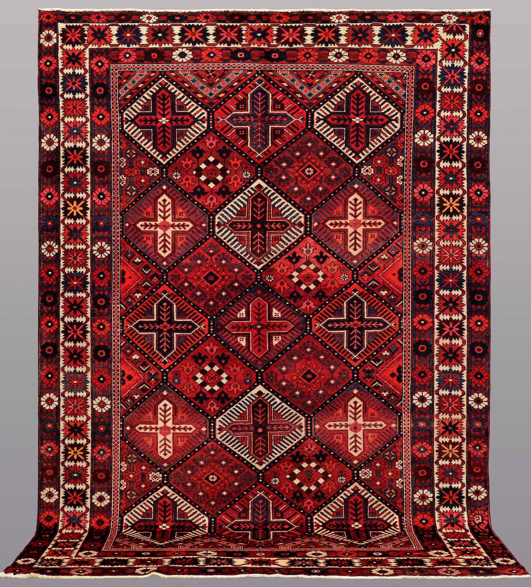 A CARPET, Baktiari, ca 295 x 208 cm.
