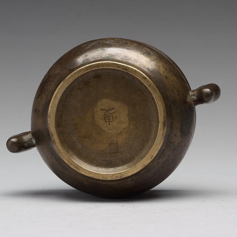 A silver inlay bronze censer, late Qing dynasty.