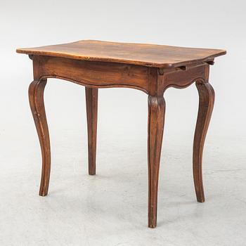 Bord, rokokostil med äldre delar, 1900-tal.