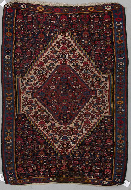 MATTO, a kilim, Senneh, ca 148,5-156,5 x 99-106 cm.