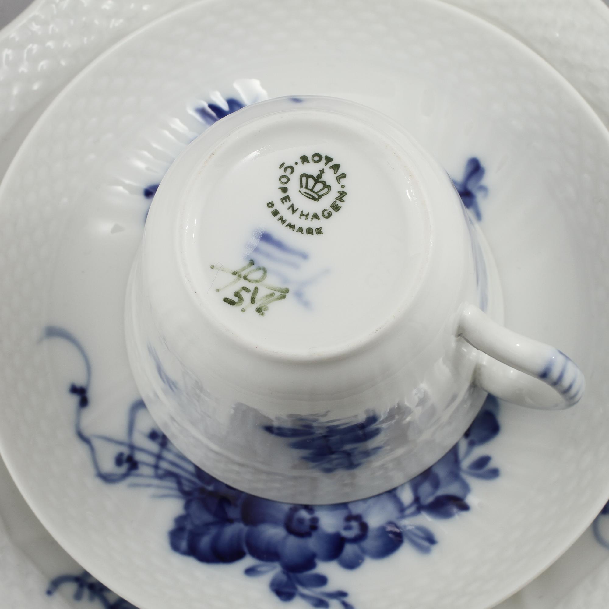 SERVISDELAR, 34 delar, porslin, "Blå blomster", Royal Copenhagen, 1900-tal.