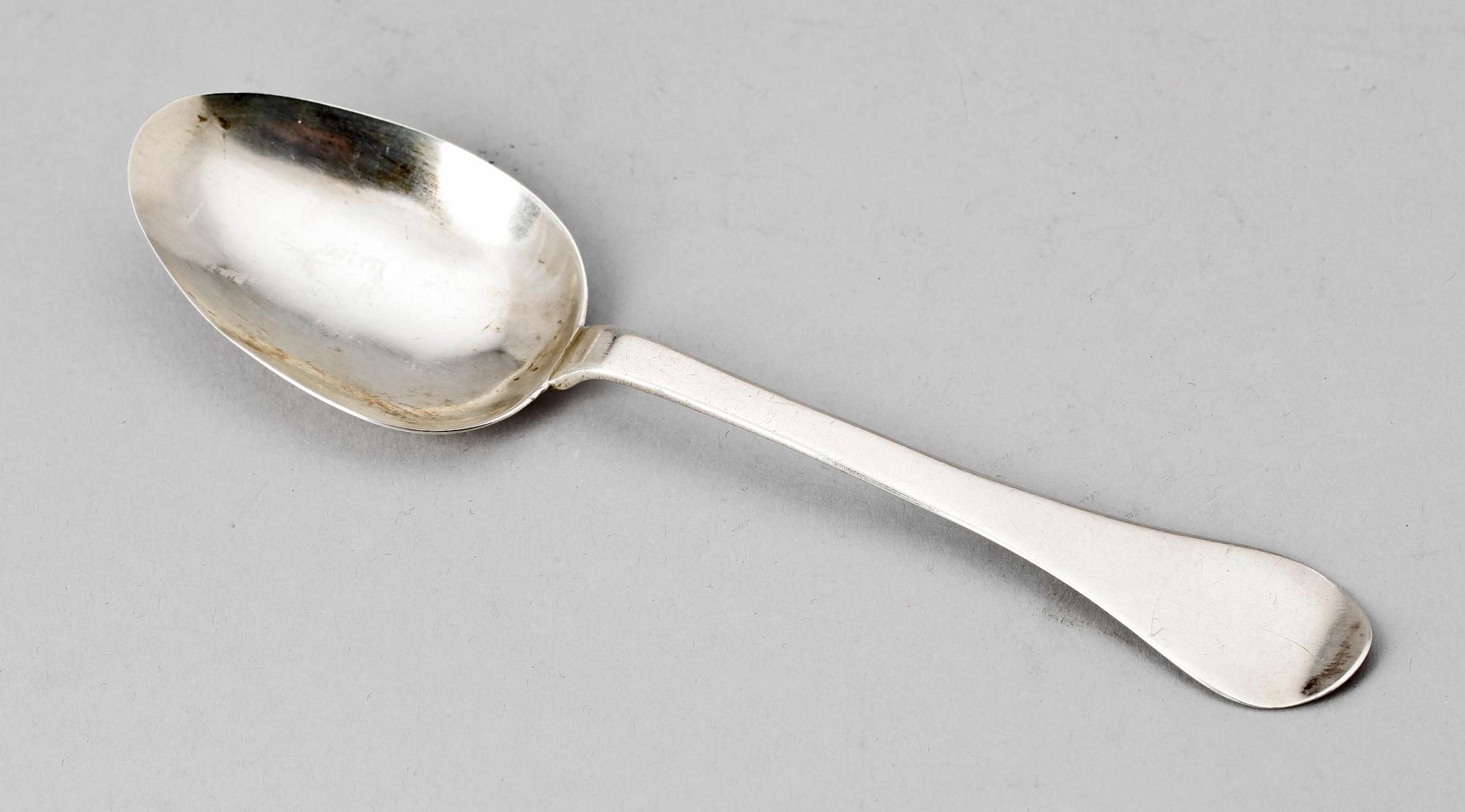 SKED, silver, trol Johan Falckman Halmstad verksam 1721-1734(36). Vikt ca 39 gram.