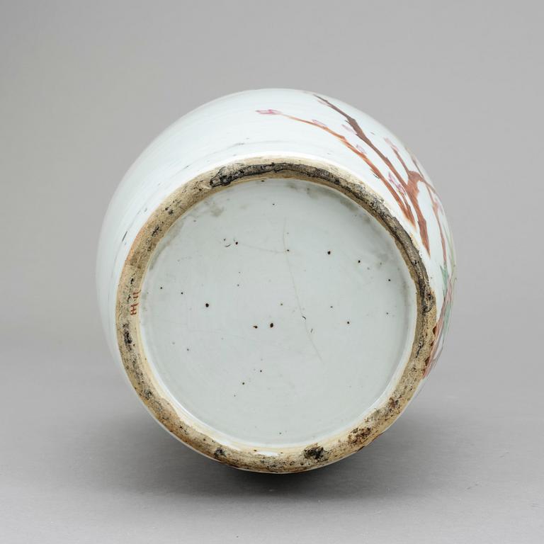 GOLVVAS, porslin, Kina, 1900-tal.