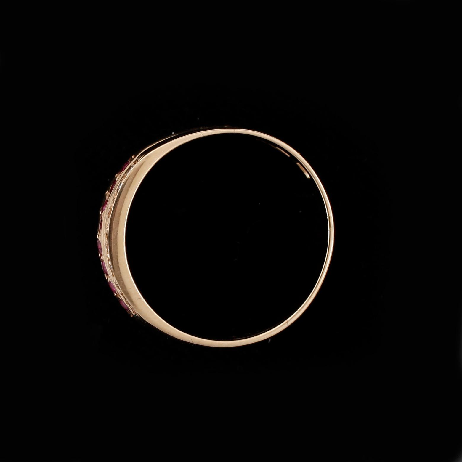 RING, 18k guld med rubiner och diamanter tot ca0,23ct. Vikt 4,5g.