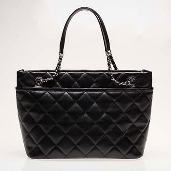 VÄSKA, "Timeless Shopping Tote", Chanel.
