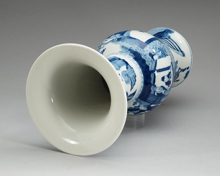 A large blue and white vase, Qing dynasty.