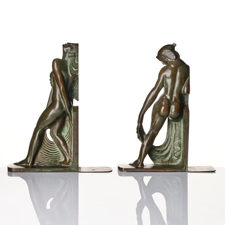 Axel Gute, a pair of Swedish Grace bronze bookends, Herman Bergman konstgjuteri, Stockholm 1920s.