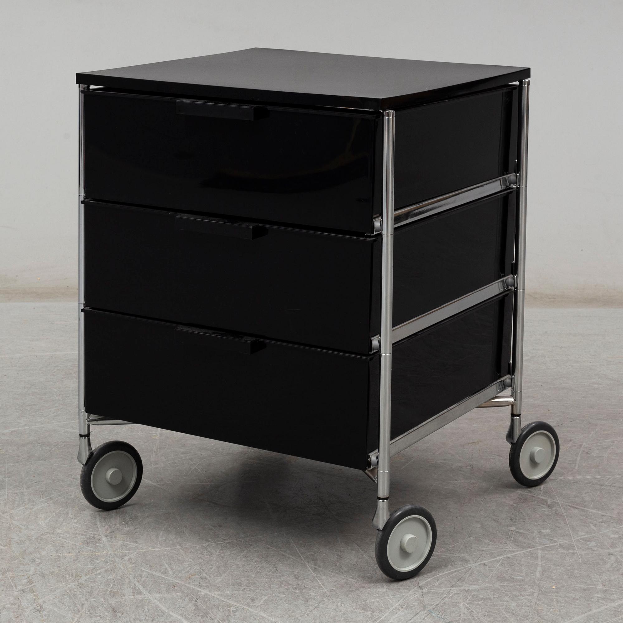 ANTONIO CITTERIO & OLIVER LÖW, a 'Mobil" container for Kartell.