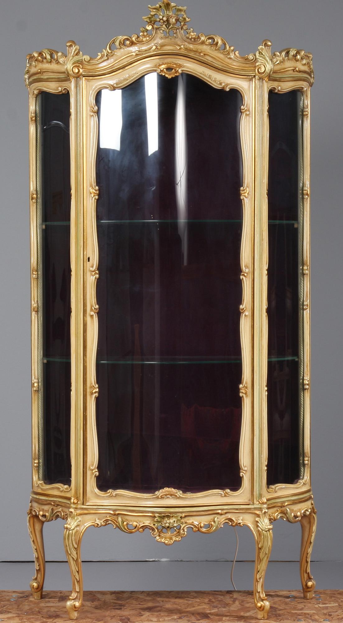 VITRINSKÅP, Louis XV-stil, 1900-tal.