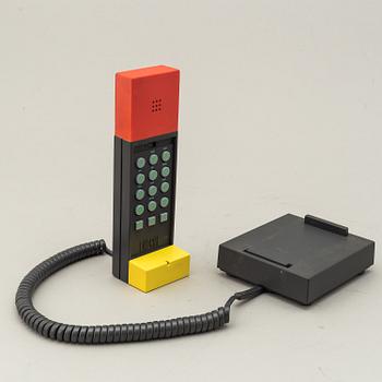 An 'Enorme' phone ny Ettore Sottsass, 1986.