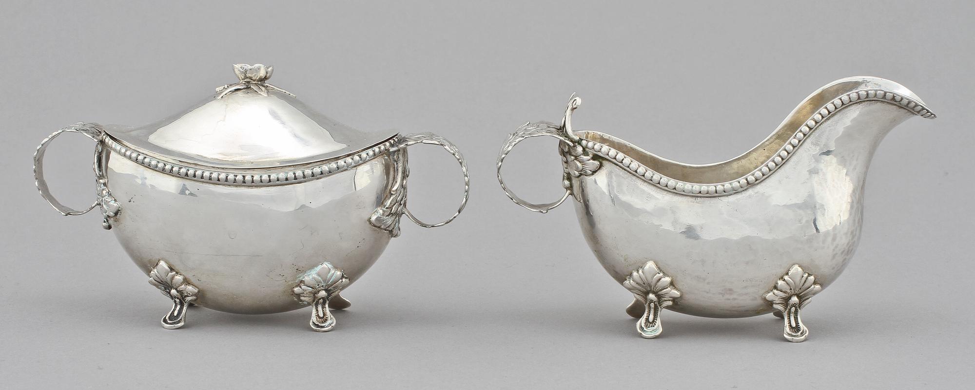 GRÄDDSNIPA och SOCKERSKÅL, silver, rokokostil, importstämplar, 1900-talets mitt. Tot v 485 g.