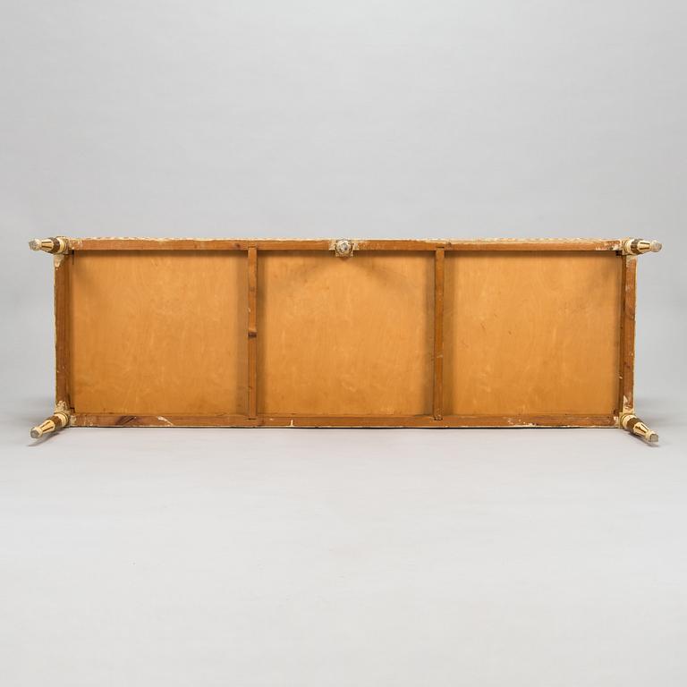 Soffa, bord samt ett par karmstolar, sengustaviansk stil, 1900-talets början.