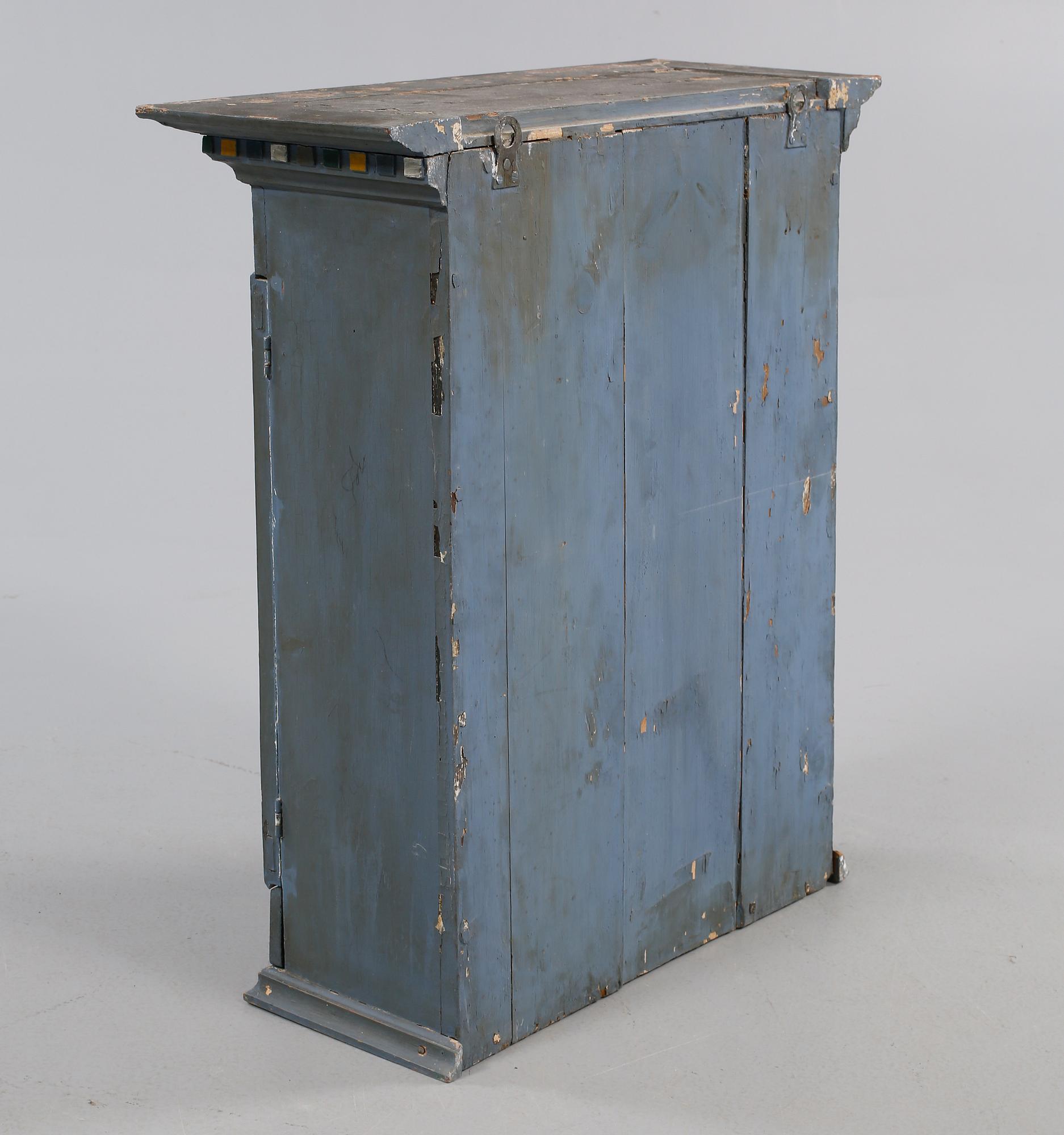 HÄNGSKÅP, 1800-talets första hälft.