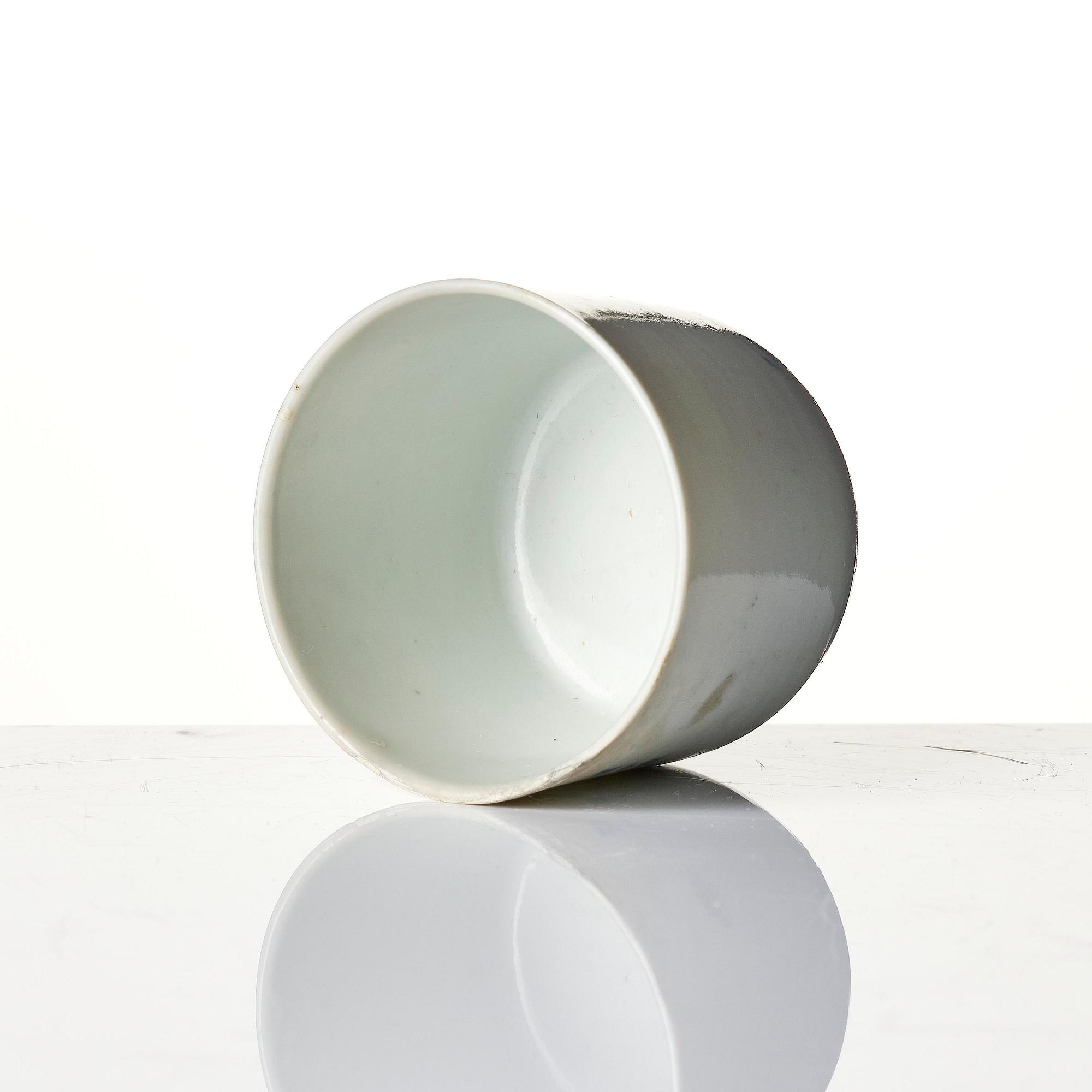 A set of five blue and white cups and a saucer, Qing dynasty, 19th century for the Vietnamese market.