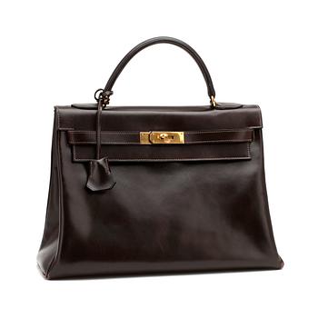 HERMÈS, a brown calf leather "Kelly 32" bag.