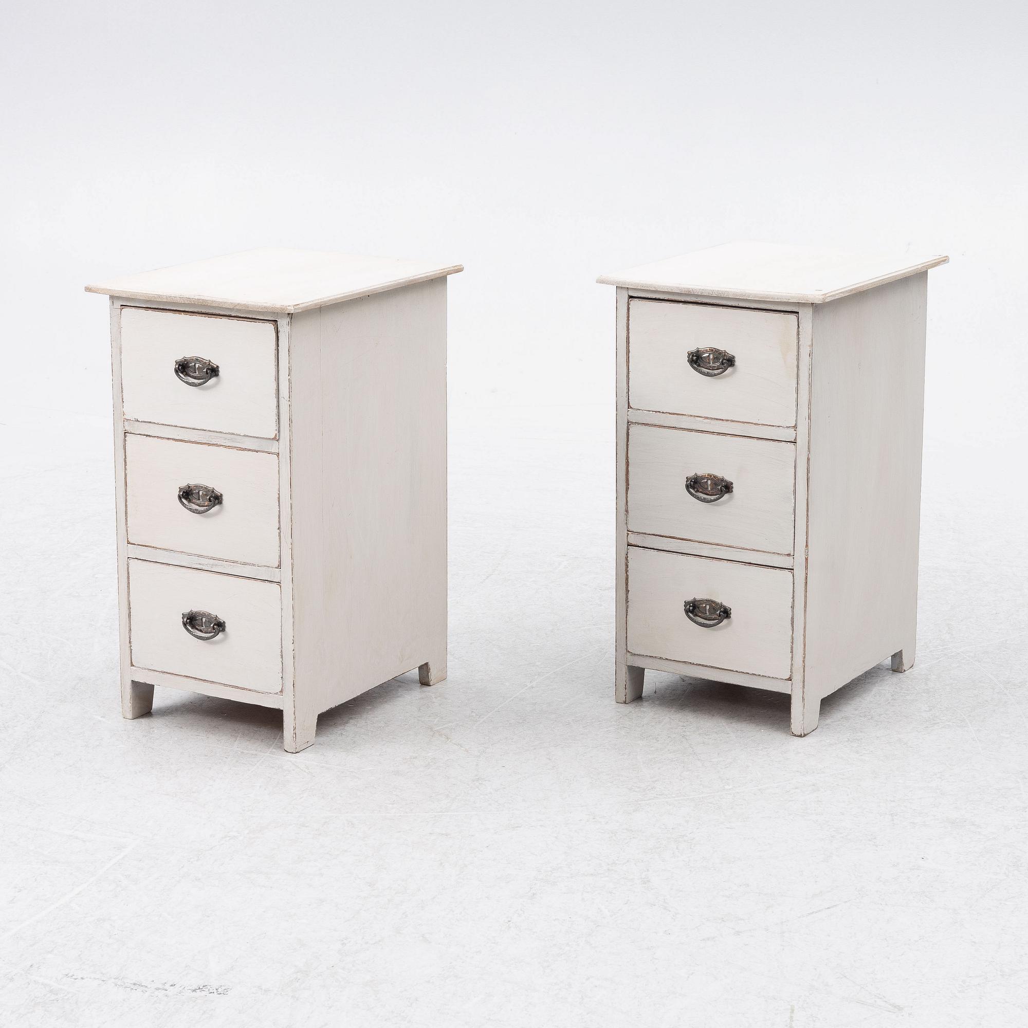 Bedside tables/chests of drawers, a pair, contemporary.