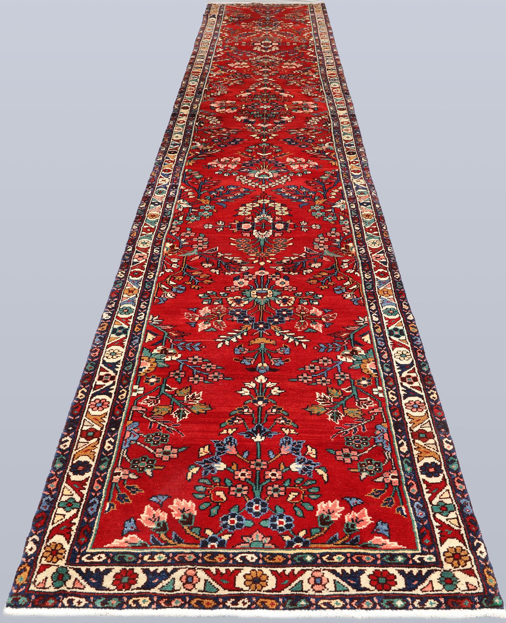 A Hamadan runner, approx. 598 x 95 cm.