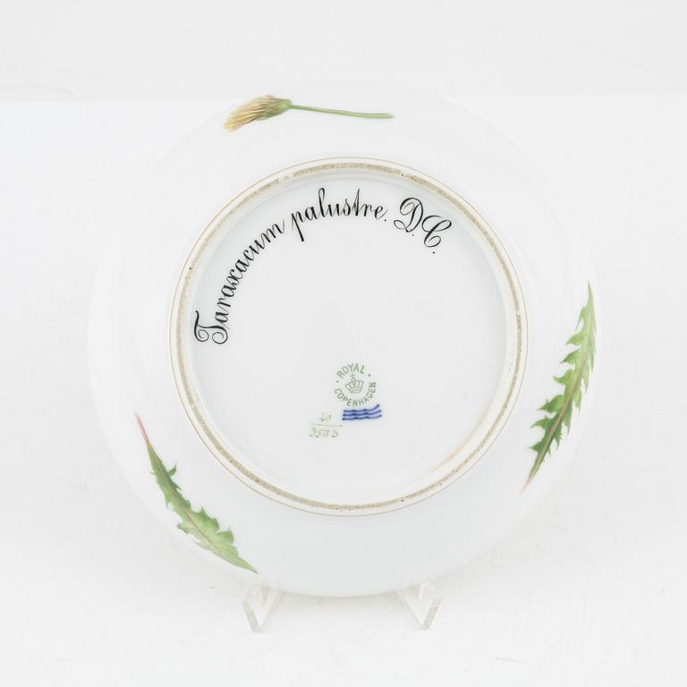 A Royal Copenhagen 'Flora Danica' serving dish, Denmark, 20th century.