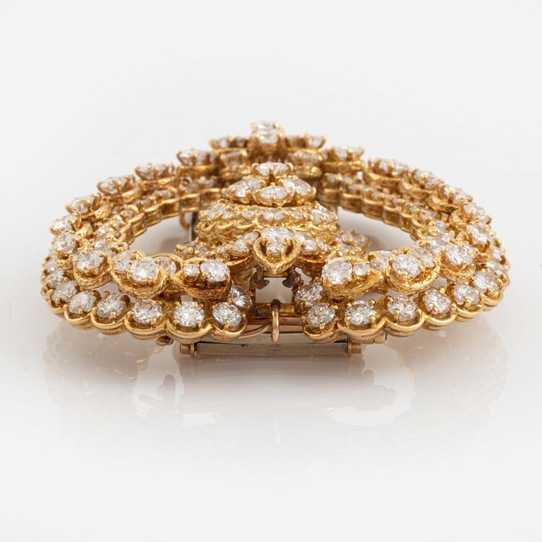 A Van Cleef & Arpels brooch/pendant  in 18K gold set with round brilliant-cut diamonds.