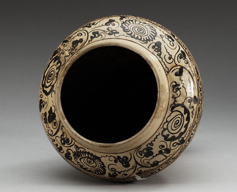 A Cizhou glazed vase, Ming dynasty.