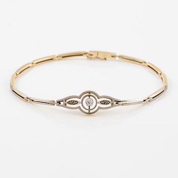 Bracelet in 14K gold set with old-cut and rose-cut diamonds.
