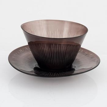 Vicke Lindstrand, bowl on plate, glass, Kosta, second half of the 20th century.