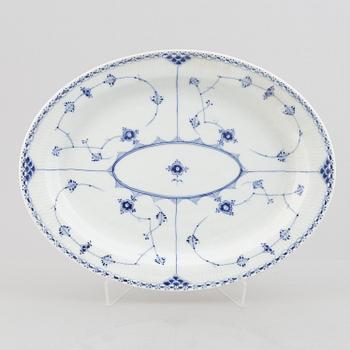 A "Blue Fluted Half Lace" / "Musselmalet" serving dish, Royal Copenhagen, model 629, 20th century.