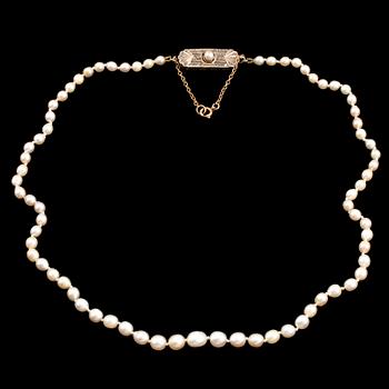 Cultured pearl necklace, 9K gold clasp with rose-cut diamonds and drilled pearl.