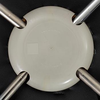 ARNE JACOBSEN,