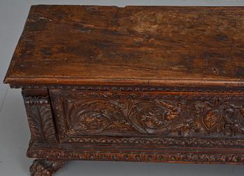 CASSONE, Italien, delvis 1600-tal.