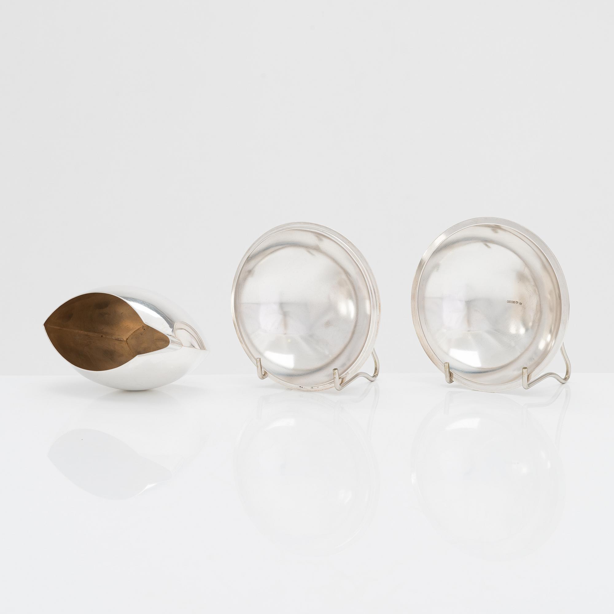 Pekka Piekäinen, a sterling silver cream jug and sugar bowl, J.A. Tarkiainen, Helsinki 1989.