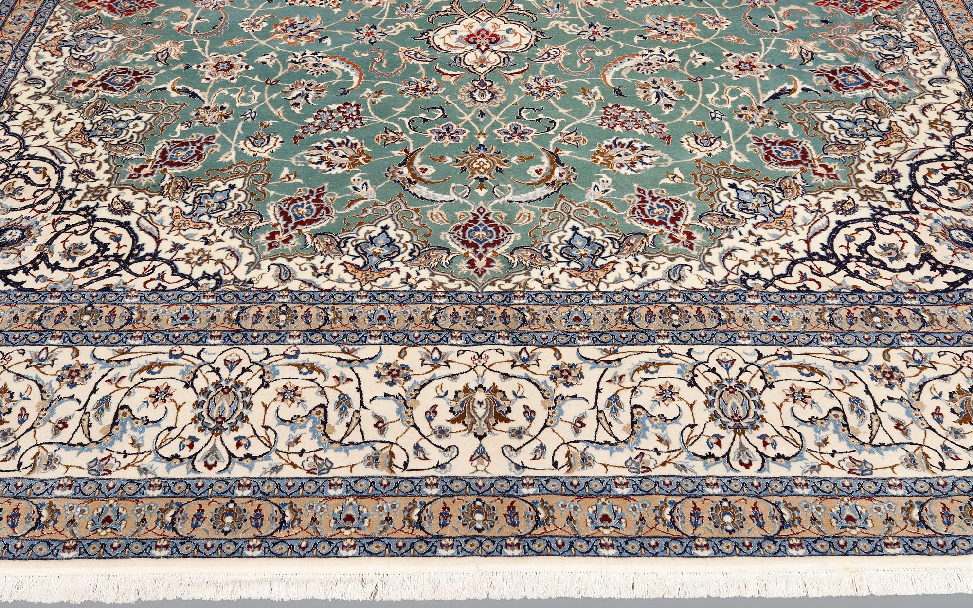 A part silk Nain carpet, so-called 6LAA, approx. 408 x 305 cm.