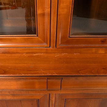 Vitrinskåp Grange Frankrike omkring 2000.