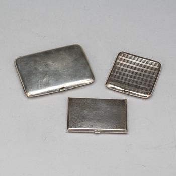 CIGARETTETUI, 3 ST, SILVER. IMPORTSTÄMPLAR samt ENGLAND . VIKT CA 360 G.