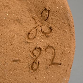 HERTHA HILLFON, skulptur, lergods, signerad "H" och daterad -82.
