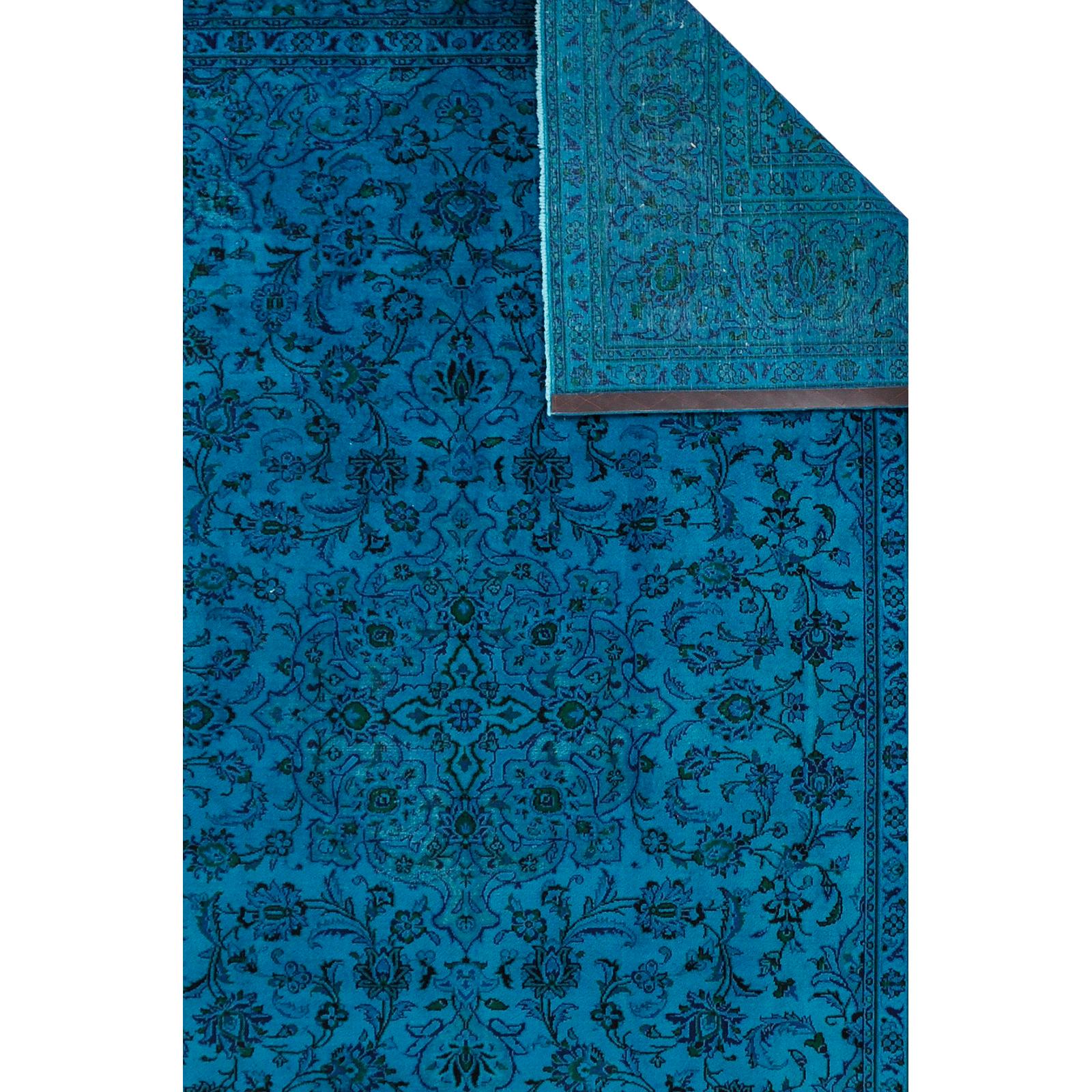 An oriental carpet. ca 342 x 256 cm.