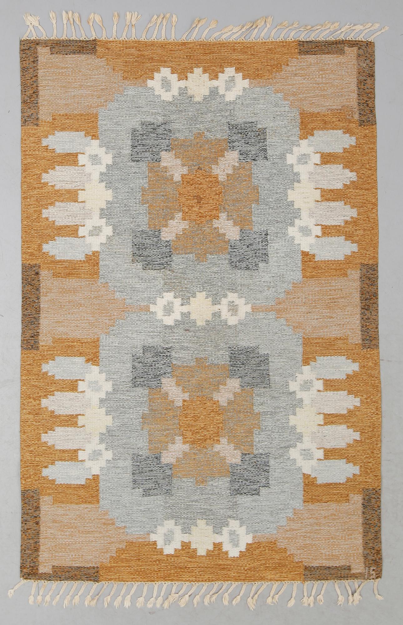 MATTA, rölakan, Ingegerd Silow, signerad "IS". Ca 205 x 136 cm.