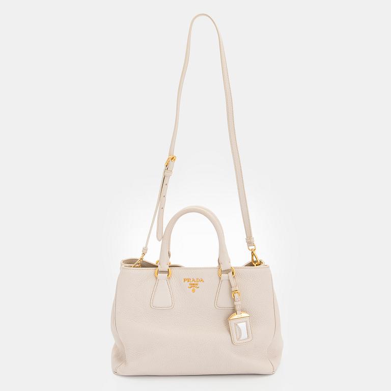 Prada, a 'Vitello Daino Tote' bag.