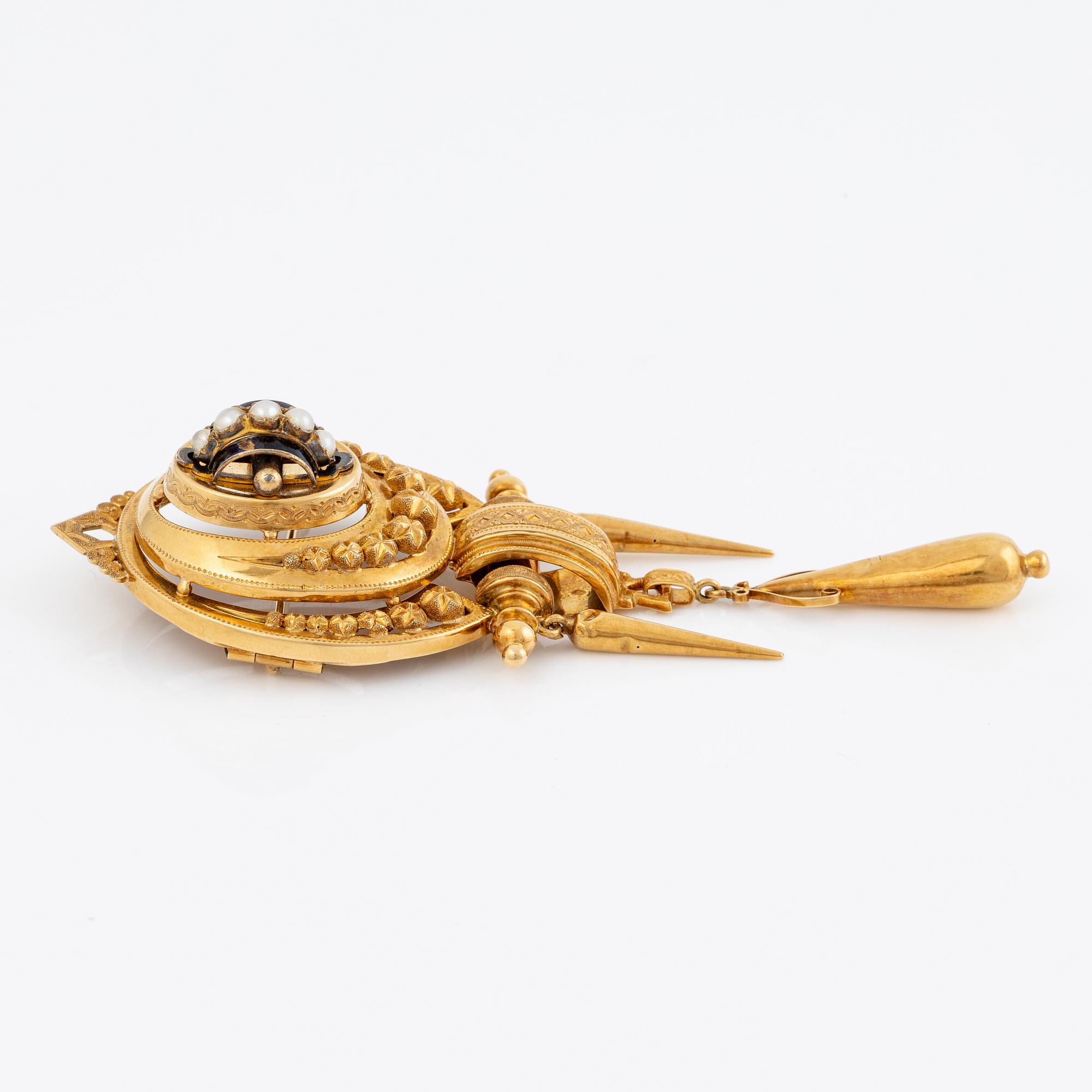 Brooch/pendant, 18K gold with half-pearls and black enamel. Malmö 1872.