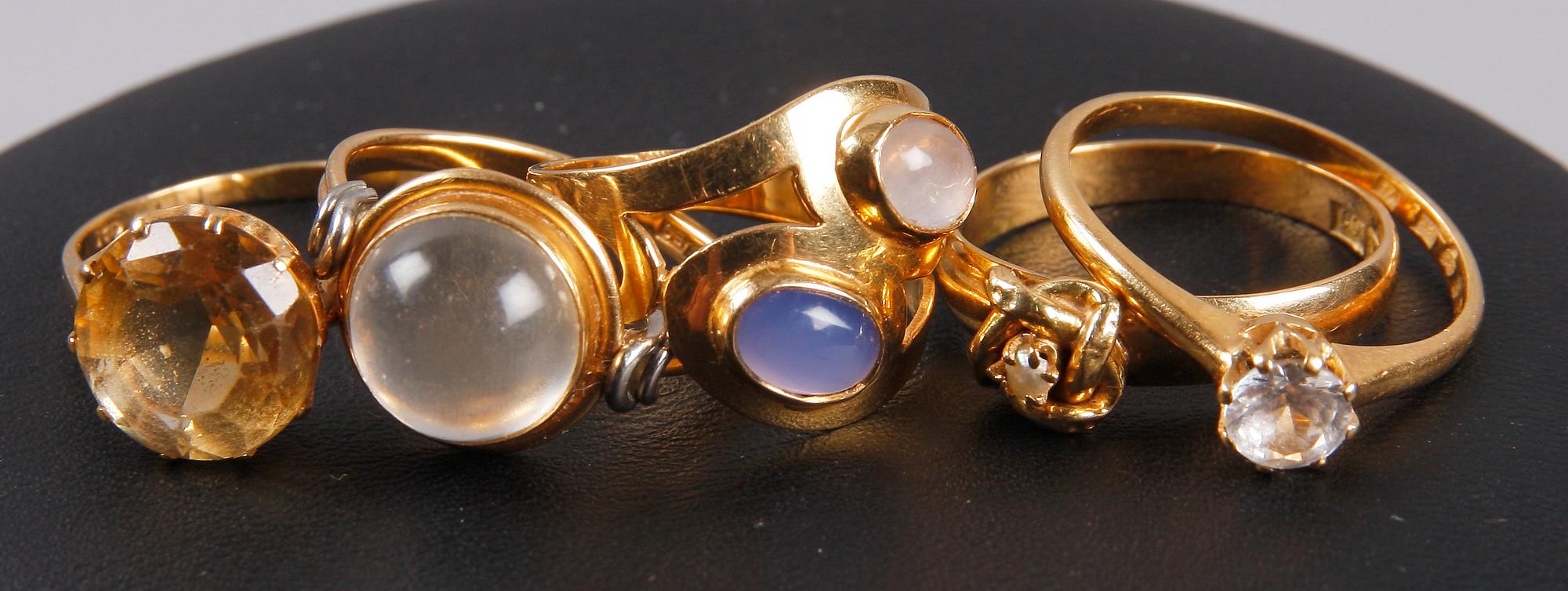RINGAR, 5 st, guld 18k samt stenar. Tot vikt 15 gram.