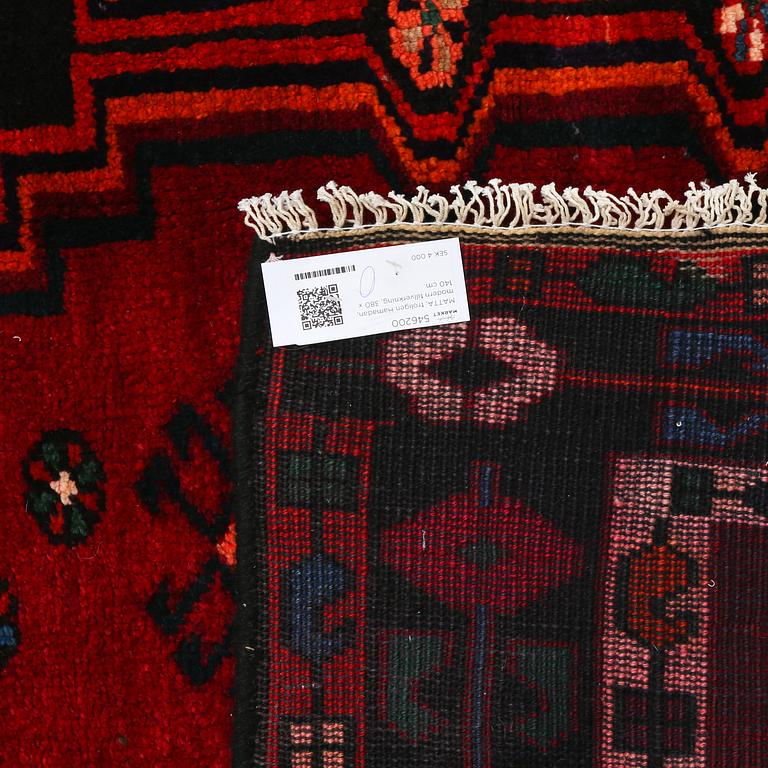 MATTA, troligen Hamadan, modern tillverkning, 380 x 140 cm.