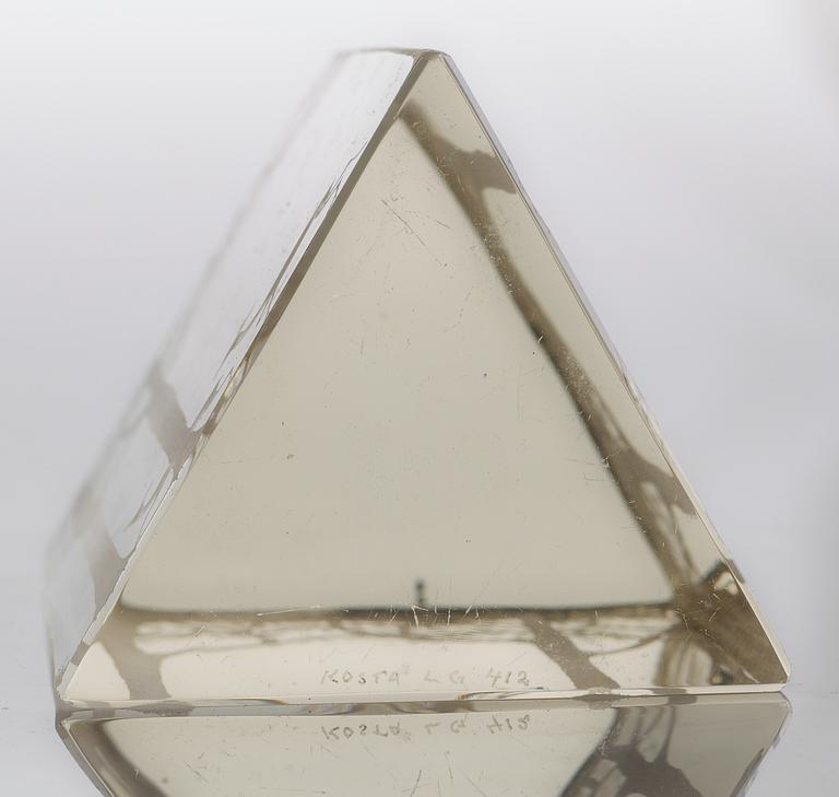 A Vicke Lindstrand engraved glass prism, Kosta 1960's.