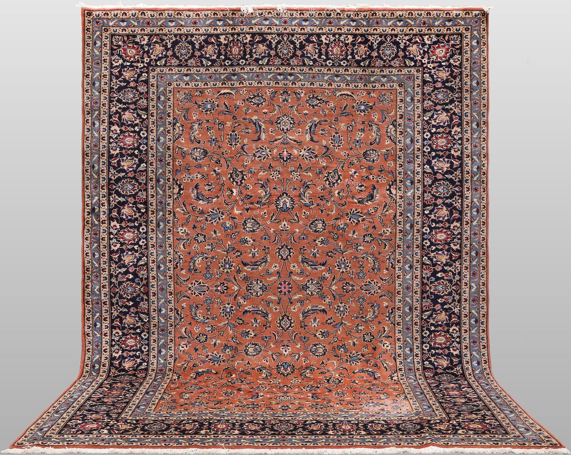 A Saruk carpet, 347 x 245 cm.