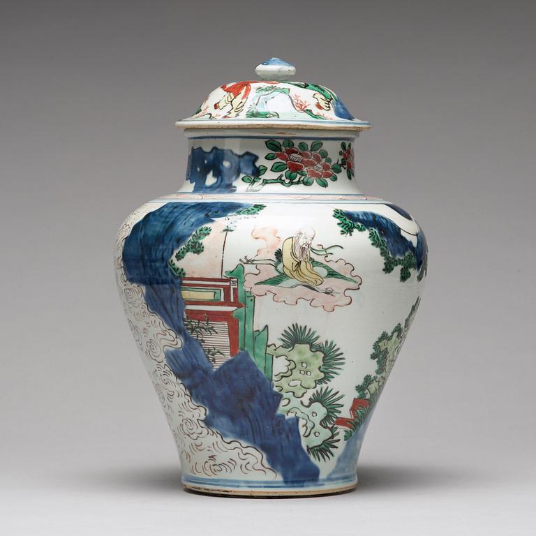 A Transitional wucai baluster vase with cover, 17th Century, Shunzhi (1644-1662).