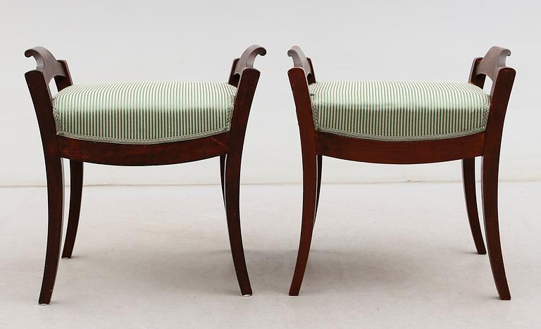 TABURETTER, 1 par, Karl Johan, 1800-talets mitt.